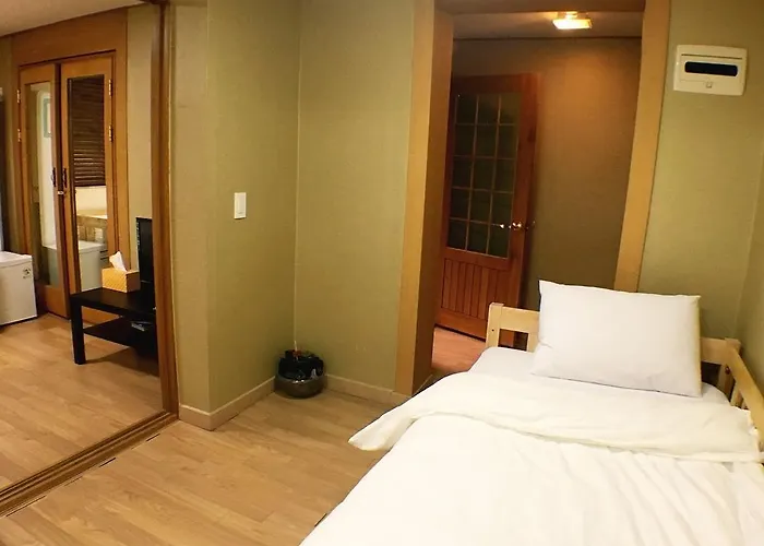 J.garden Hotel 2*