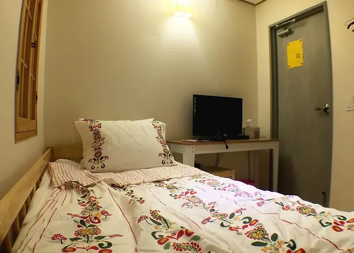 J.garden Hotel 2*